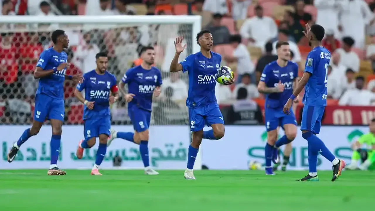 الهلال يتفوق على نيوم ويؤجل تحديد بطل دوري روشن للجولة الأخيرة